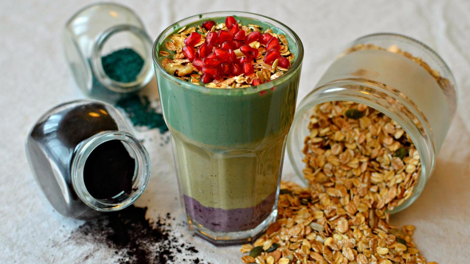 Kefir mit Cranberry, Granatapfel und Grüntee